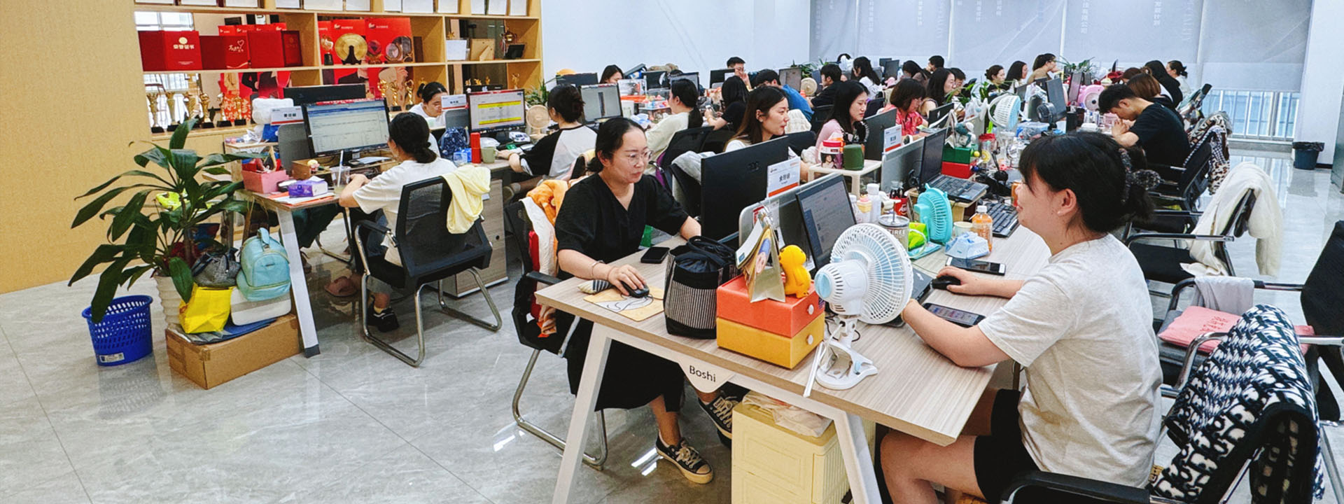 通過實(shí)戰(zhàn)案例教學(xué)，提高團(tuán)隊(duì)協(xié)作與執(zhí)行能力